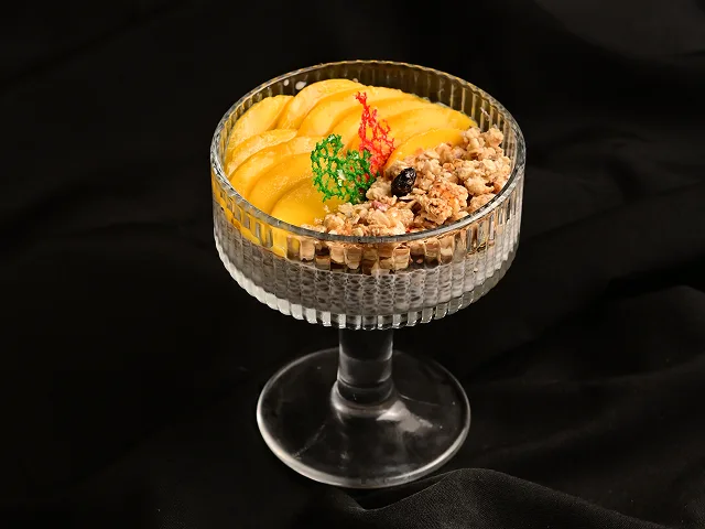 Chia Granola w/ Mango
